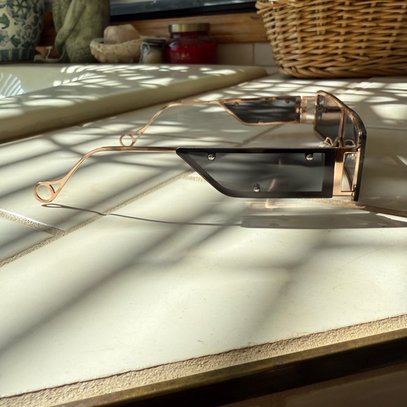 Black Rectangular Sunglasses - Picture 4 of 4